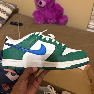 Nike Kids White and Green Sneakers with Blue Swoosh